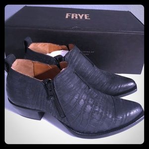 Frye Sacha Moto Shootie 8